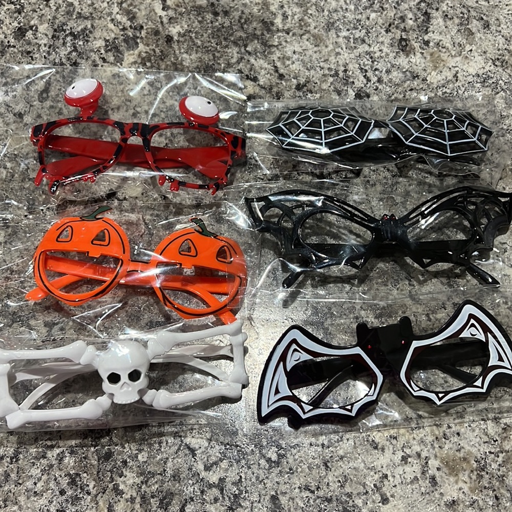 Halloween Party Accessories Sunglasses Costume Spooky Bingo Games Candy Bags - Picture 2 of 9